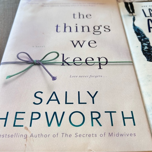 Book Bundle Set of 4 Books Hardcover Paperback Bestselling Authors - Picture 3 of 5